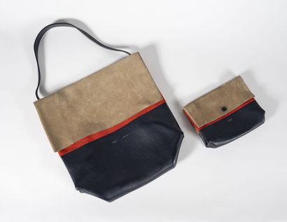 CELINE 35 cm flat bag with shoulder flap in navy blue, red and ivory suede leather
Coin...