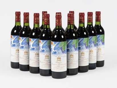12 bouteilles Château Mouton Rothschild 1982 - Etiquette par John Huston 12 bouteilles...