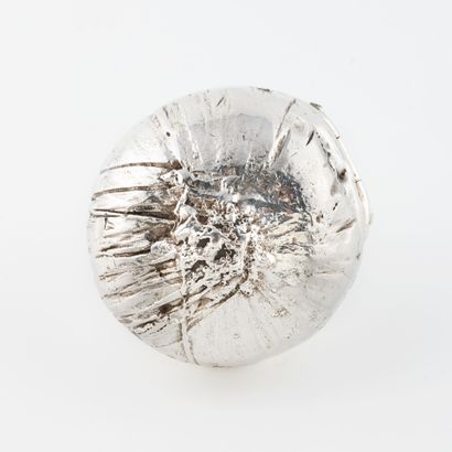 CLAUDE LALANNE (1925-2019) Montre sculpture "Onion" en argent, par Claude Lalanne

Figurant...
