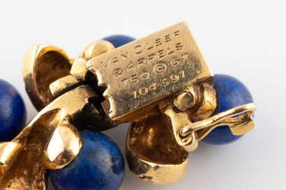 VAN CLEEF & ARPELS Bracelet "Gui" lapis lazuli et or, par Van Cleef & Arpels

Fait...