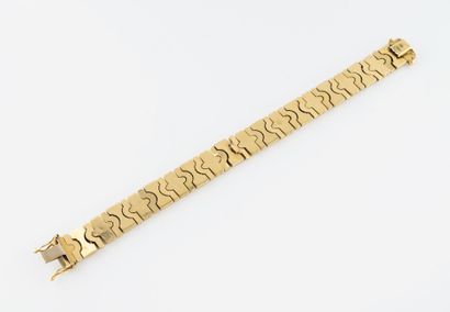 null Bracelet en or

A maillons fantaisie deux ors 18K (750), longueur 18 cm., poids...