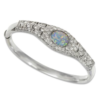 null Bracelet opale et diamants

En or gris 18K (750), formant un jonc, la partie...