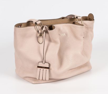 TOD'S Double-handled bag in pale pink grained leather
Length: 28 cm

Dustbag, Very...