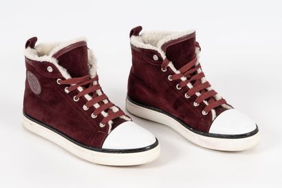 HERMES Pair of burgundy suede lined sneakers
Size 38

Condition