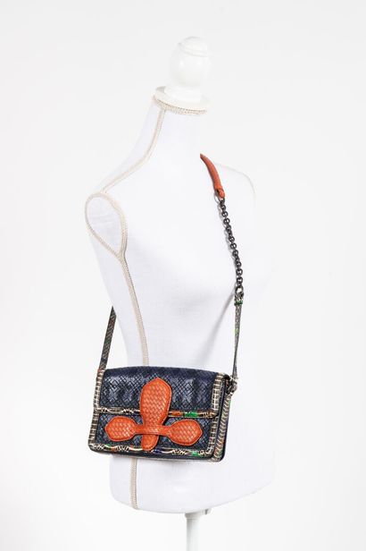 BOTTEGA VENETA Madreas shoulder bag
In partly braided leather and imitation leather,...