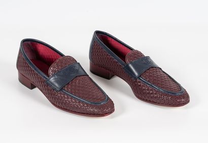 CHANEL Pair of moccasins in burgundy and navy blue woven leather, with embroidered...