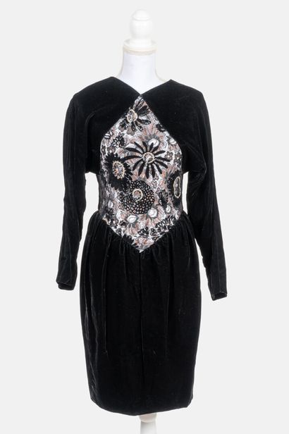 LANVIN Long-sleeved evening gown in black velvet, one side openwork in lace and rhinestones...