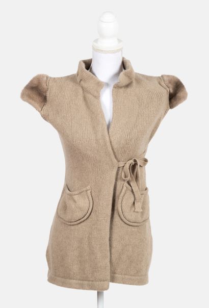 BRUNELLO CUCCINELLI Coarse cashmere knit jacket, small beige mink sleeves
Size S

Good...