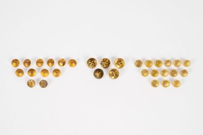 CHANEL Batch of gilded metal buttons
10 embossed
14 quilted
2 signed
5 clovers