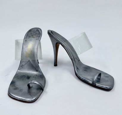 MASSARO Pair of silver leather heeled sandals with vinyl strap
Presumed size 39
...
