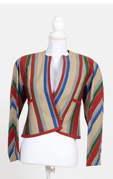GIORGIO ARMANI Spring / Summer 1981
Striped jacket and grey shorts
Size 40 (it)
...