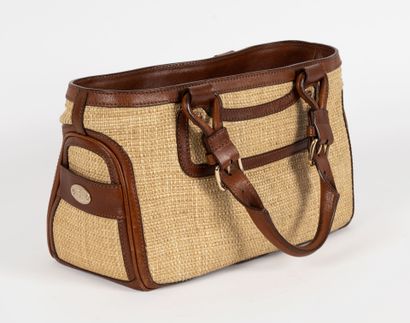 CELINE Handbag in woven raffia and beige grained calfskin, brown fabric lining
1...