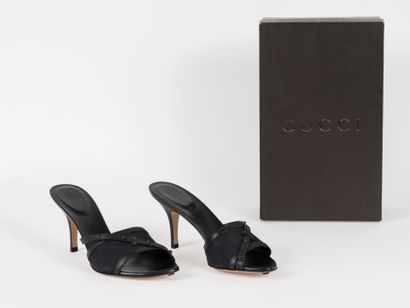 GUCCI Pair of mules in black leather and logo fabric 
Size 38,5 
Mint condition with...