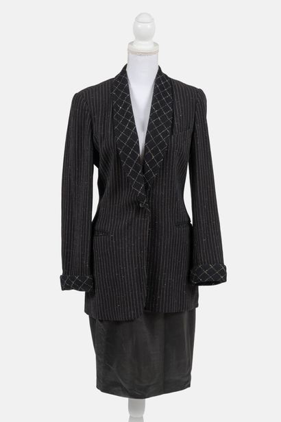 CERRUTTI 1881 Jacket with white stripes and checks on a black background
Size 38
Silk...