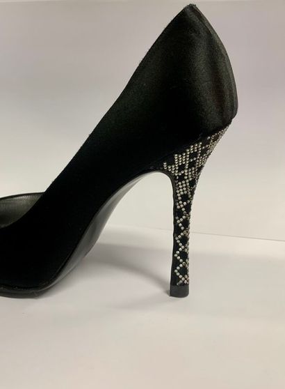 RENE COAVILLA Pair of pumps with rhinestone heels, black satin
Size 38 1/2

Used...