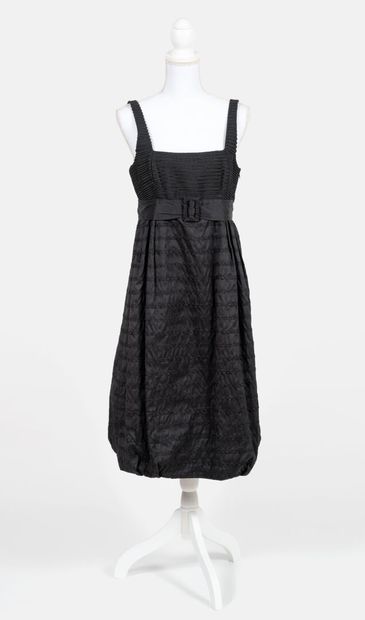 MAX MARA Black strapless dress in cotton and passementerie
Size 4
Very good cond...