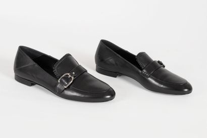LONGCHAMP Pair of black leather loafers, silver metal buckle
Size 38
mint condit...