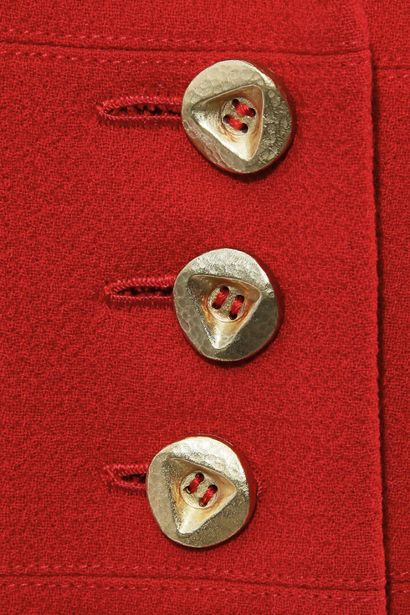 CHANEL HAUTE COUTURE Veste en crêpe de laine écarlate, Printemps-Eté 1993

A scarlet...