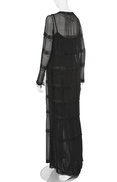 CHANEL HAUTE COUTURE Robe plissée en mousseline de soie noire et manteau de soirée...