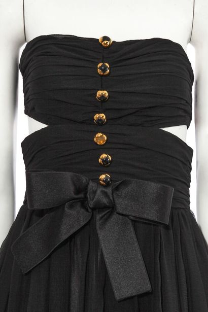 CHANEL HAUTE COUTURE Robe noire, Printemps-Eté 1992

A little black dress, Spring-Summer...