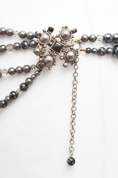 CHANEL HAUTE COUTURE Collier-ceinture orné de perles fantaisie de couleur, Automne-Hiver...