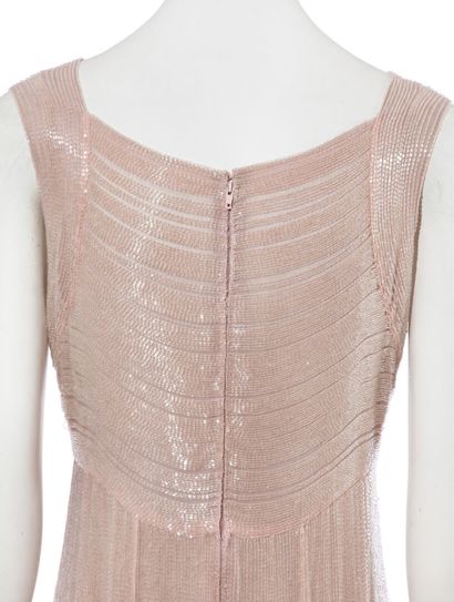 CHANEL HAUTE COUTURE Robe de soirée rose pâle avec perles, Automne-Hiver 1995-1996

A...