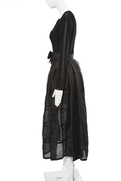 CHANEL HAUTE COUTURE Tailleur de cocktail en crêpe de laine noire avec jupe, Printemps-Eté...