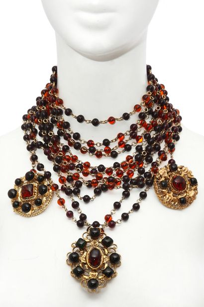 CHANEL Collier multi-rangs, vers 1992

A multi-strand choker necklace, circa 1992,...