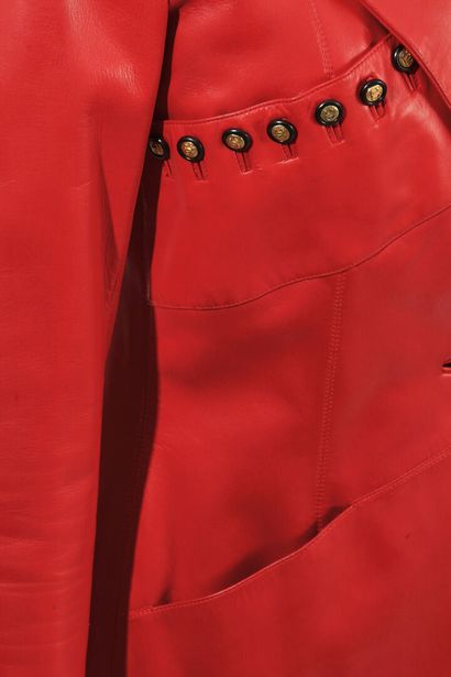 CHANEL HAUTE COUTURE Veste en cuir rouge, Printemps-Eté 1994

A red leather jacket,...