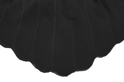 CHANEL HAUTE COUTURE Robe en crêpe de soie noire avec un corsage en tulle, Printemps-Eté...
