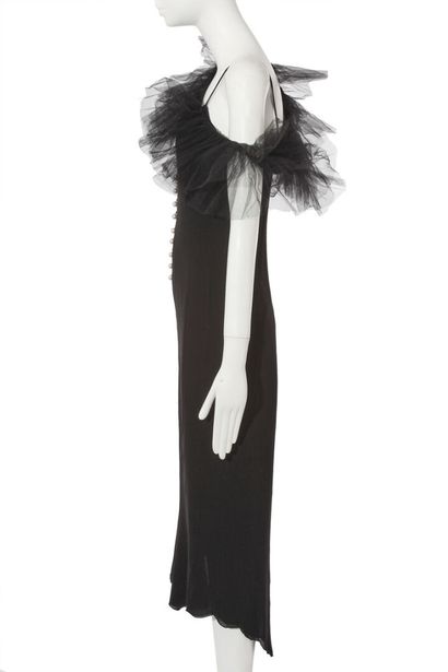 CHANEL HAUTE COUTURE Robe en crêpe de soie noire avec un corsage en tulle, Printemps-Eté...