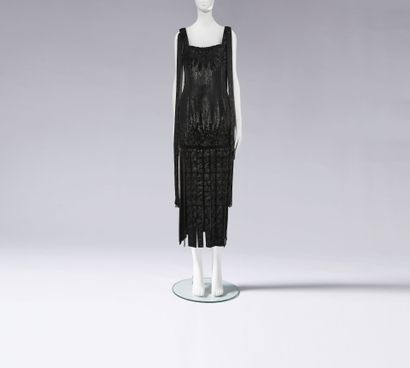 CHANEL HAUTE COUTURE Robe "ruban" ornée de sequins, inspirée des années 1920, Printemps-Eté...