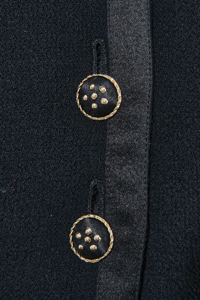 CHANEL HAUTE COUTURE Tailleur de cocktail en crêpe de laine noire avec jupe, Printemps-Eté...
