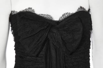 CHANEL HAUTE COUTURE Robe en dentelle Chantilly noire, Automne-Hiver 1991-1992

A...