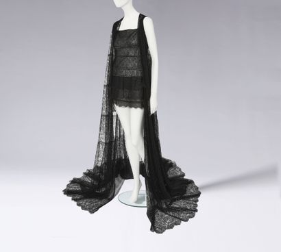 CHANEL HAUTE COUTURE Cocktail dress and evening coat in black Chantilly lace, Spring-Summer...