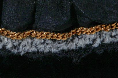 CHANEL HAUTE COUTURE Tailleur en laine noire et blanche, Automne-Hiver 1992-1993

A...