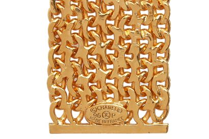 CHANEL HAUTE COUTURE Ceinture en chaîne dorée et ornée de bijoux, Printemps-Eté 1996

A...