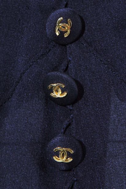 CHANEL HAUTE COUTURE Robe du soir en soie marine, Printemps-Eté 1993

A navy chiffon...