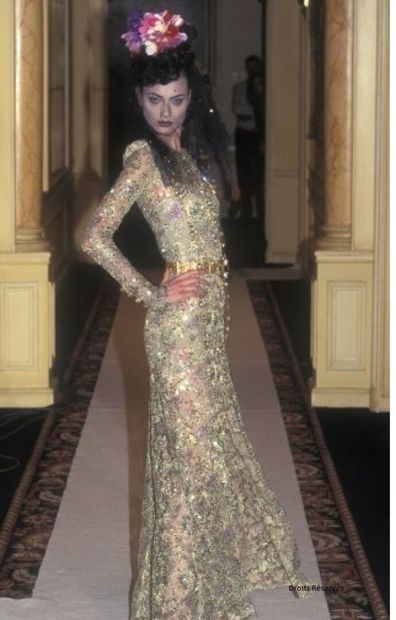 CHANEL HAUTE COUTURE Large evening gown in embroidered gold lace by Lesage, Spring-Summer...