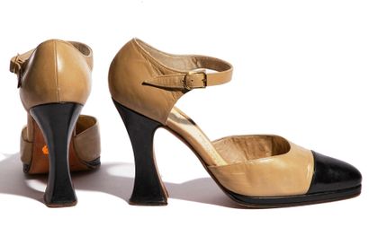 CHANEL HAUTE COUTURE Paire de chaussures Chanel par Masssaro à deux tons, Printemps-Eté...