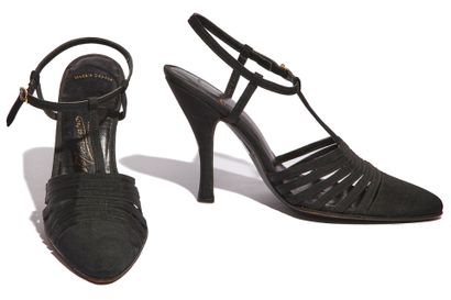 CHANEL HAUTE COUTURE Paire de chaussures de soirée Chanel par Massaro en gros grain...