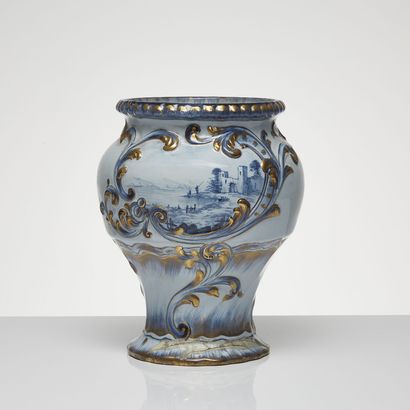 ÉTABLISSEMENTS GALLÉ GALLÉ ESTABLISHMENTS

Earthenware vase on pedestal, decorated...
