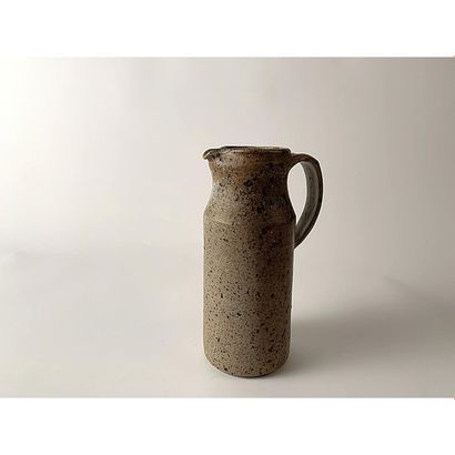 ANNEES 1960 YEARS 1960

Pitcher in stoneware pyrity. Signed with the artist's initials.

Pitcher...