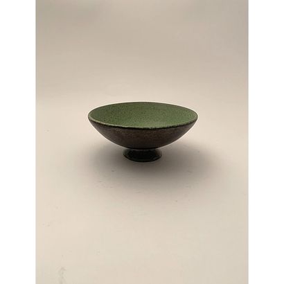 DIEULEFIT (ATTRIBUÉ À) DIEULEFIT (ATTRIBUTED TO)

Earthenware bowl on heel, green...