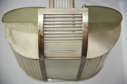 ART DECO ART DECO

A modernist ceiling lamp, nickel-plated brass structure, animated...