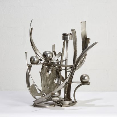 ALBERT FERAUD (1921-2008) ALBERT FÉRAUD (1921-2008)

Candlestick sculpture in steel...
