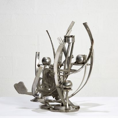 ALBERT FERAUD (1921-2008) ALBERT FÉRAUD (1921-2008)

Candlestick sculpture in steel...