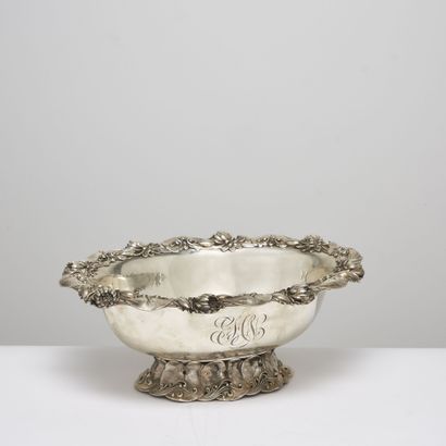 TIFFANY TIFFANY

Oval silver bowl on pedestal formed of a succession of water lily...