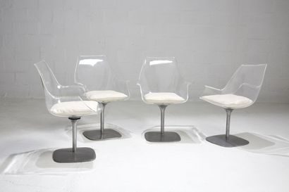 ANNÉES 1970 YEARS 1970

A set of four swivel chairs, cast aluminum legs, translucent...
