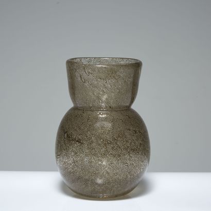 HENRI NAVARRE (1885-1971) HENRI NAVARRE (1885-1971)

Baluster vase with a flared...
